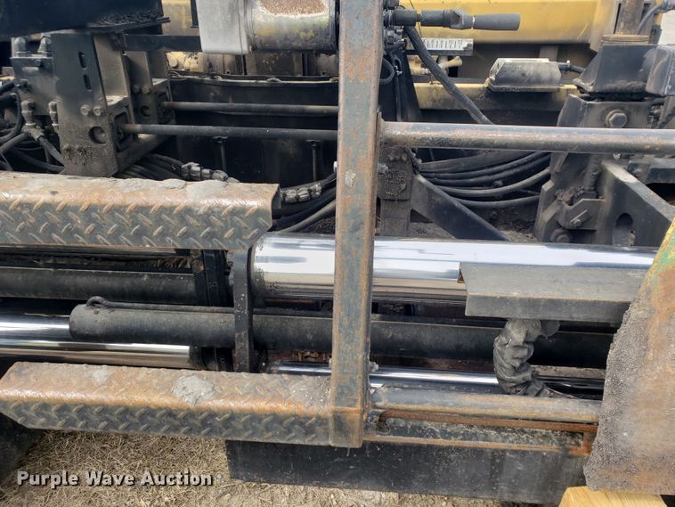 image for item HO9393 2001 Caterpillar AP-1055B  paver