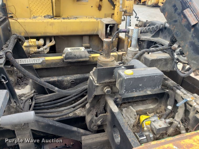 image for item HO9393 2001 Caterpillar AP-1055B  paver
