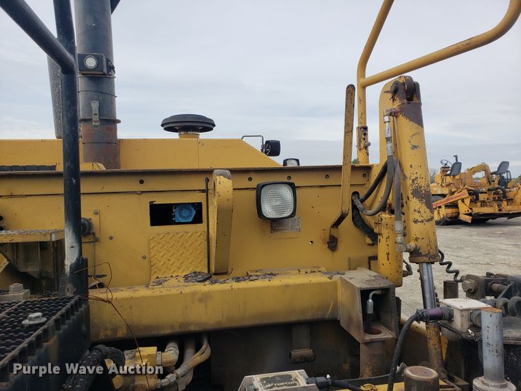 image for item HO9393 2001 Caterpillar AP-1055B  paver