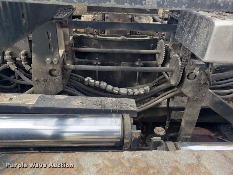 image for item HO9393 2001 Caterpillar AP-1055B  paver