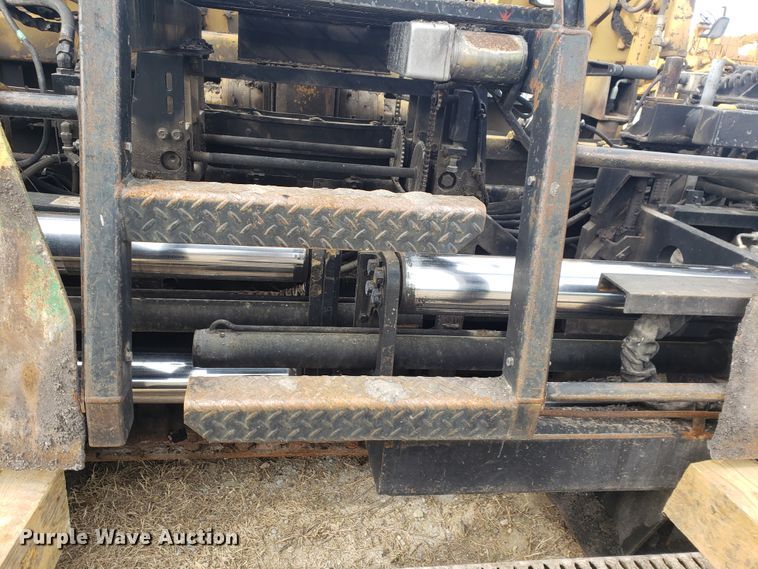 image for item HO9393 2001 Caterpillar AP-1055B  paver