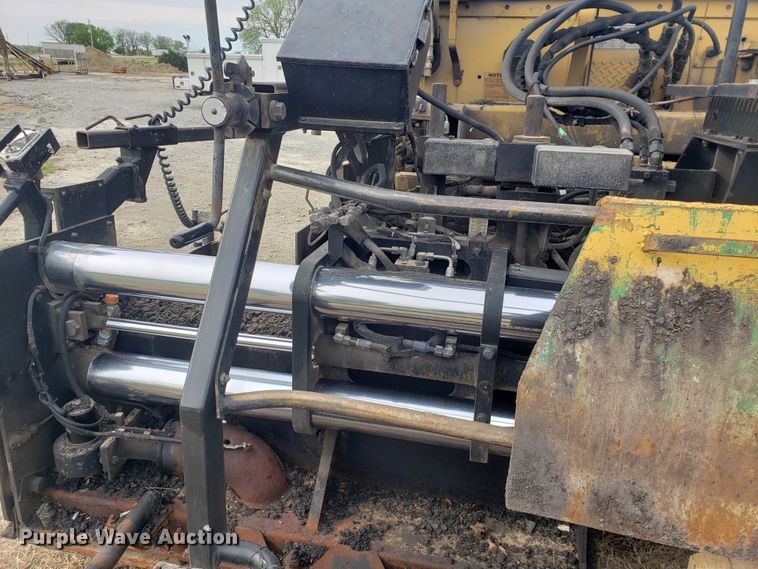 image for item HO9393 2001 Caterpillar AP-1055B  paver