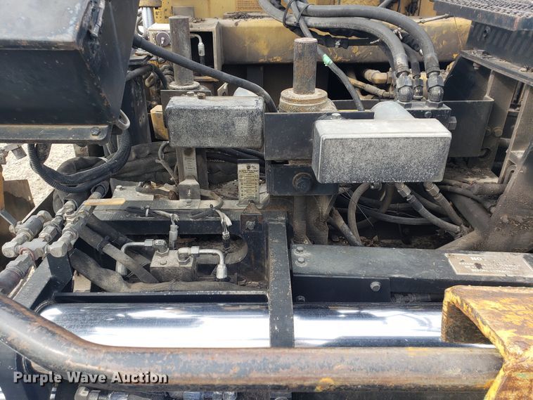 image for item HO9393 2001 Caterpillar AP-1055B  paver