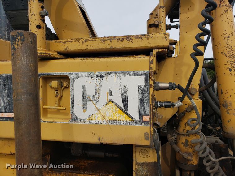 image for item HO9393 2001 Caterpillar AP-1055B  paver