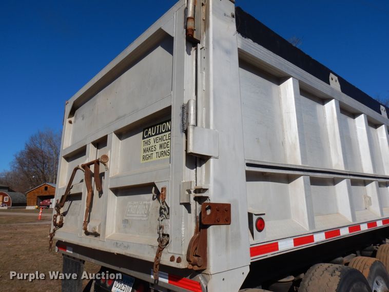 image for item HR9148 2000 East end dump trailer