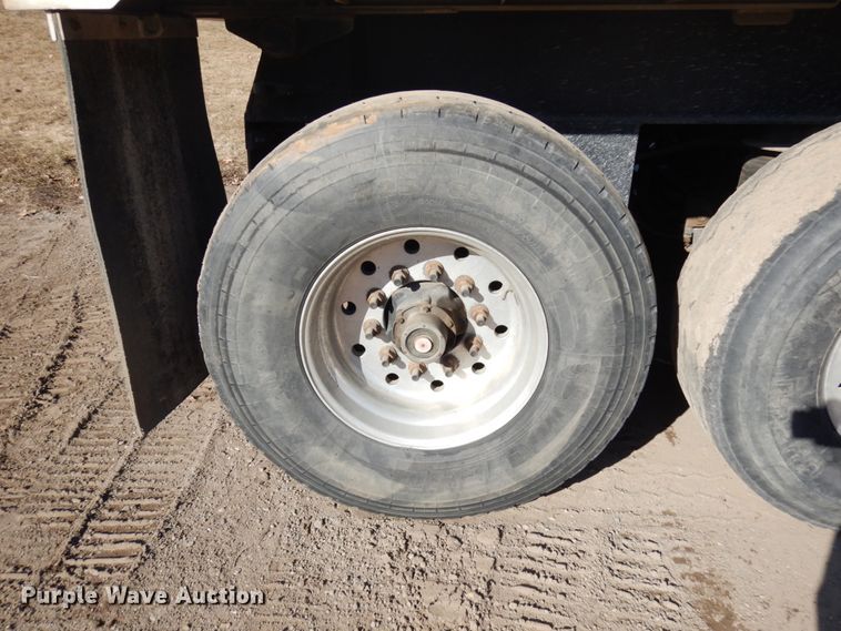 image for item HR9148 2000 East end dump trailer