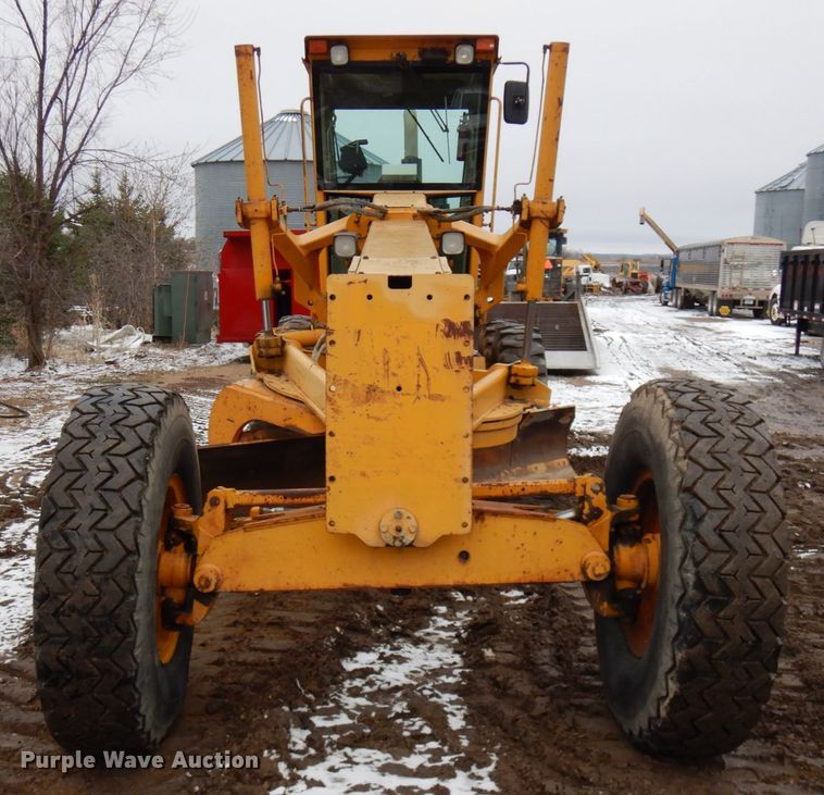 image for item HR9193 1990 John Deere 670B  motor grader