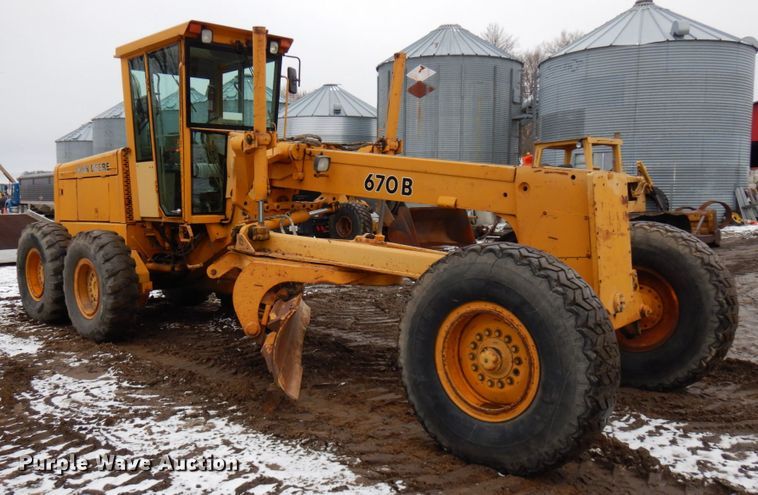 image for item HR9193 1990 John Deere 670B  motor grader