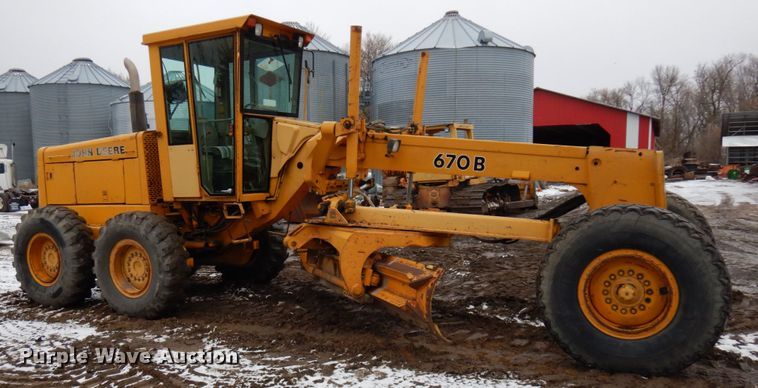 image for item HR9193 1990 John Deere 670B  motor grader