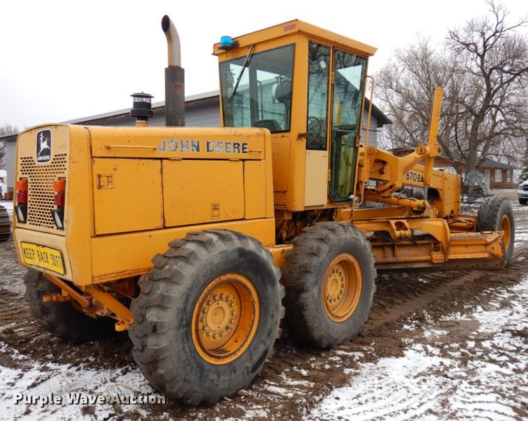 image for item HR9193 1990 John Deere 670B  motor grader