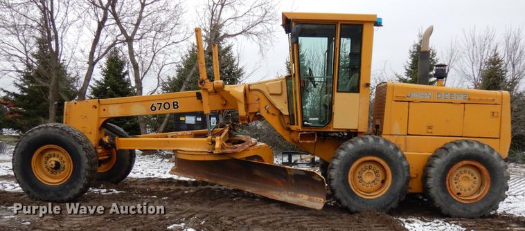 image for item HR9193 1990 John Deere 670B  motor grader