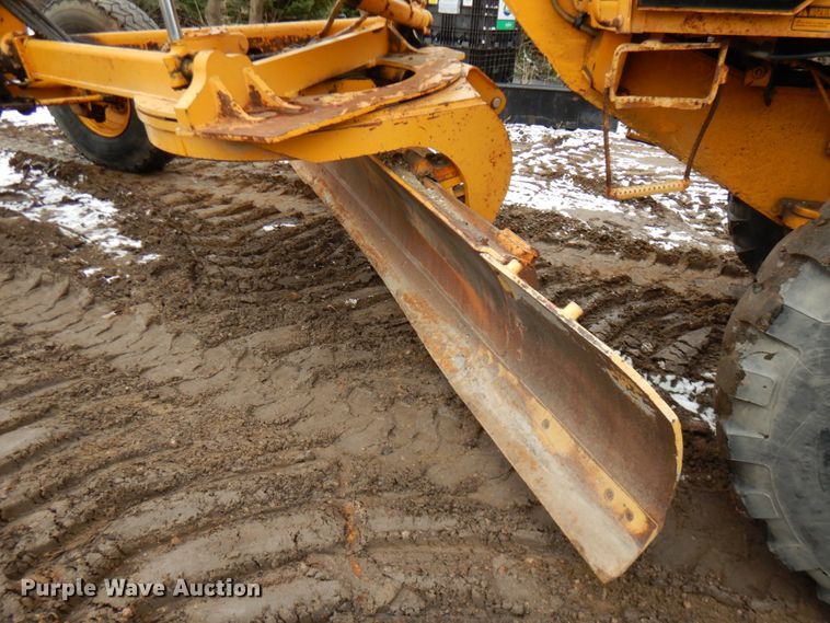 image for item HR9193 1990 John Deere 670B  motor grader