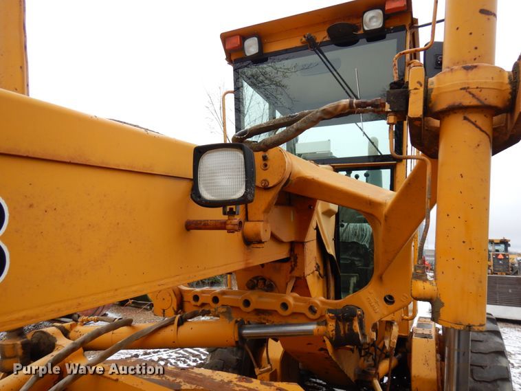 image for item HR9193 1990 John Deere 670B  motor grader