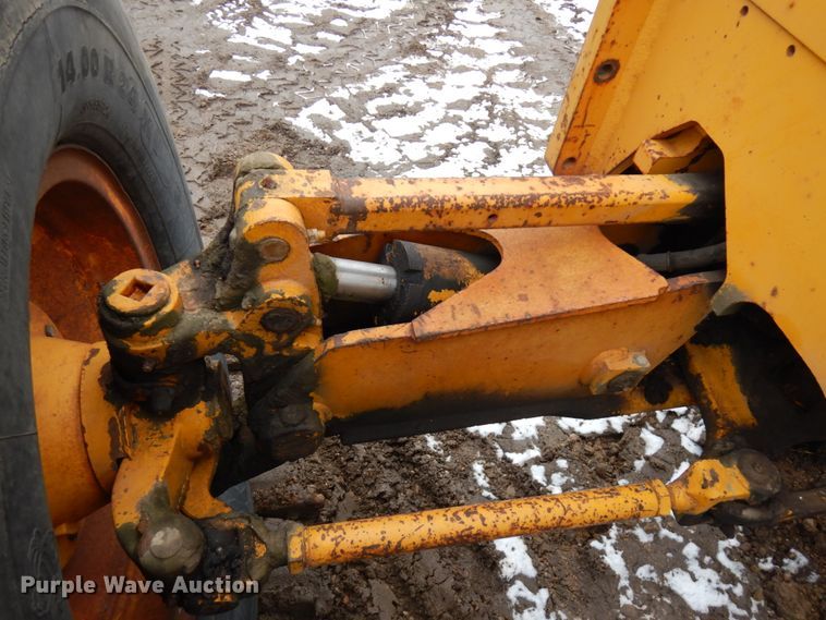 image for item HR9193 1990 John Deere 670B  motor grader