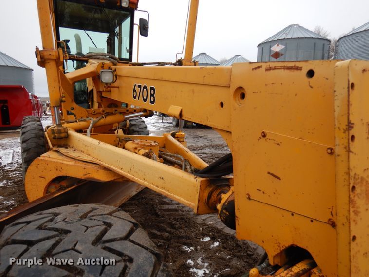 image for item HR9193 1990 John Deere 670B  motor grader