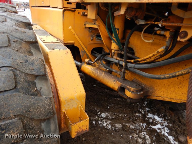 image for item HR9193 1990 John Deere 670B  motor grader