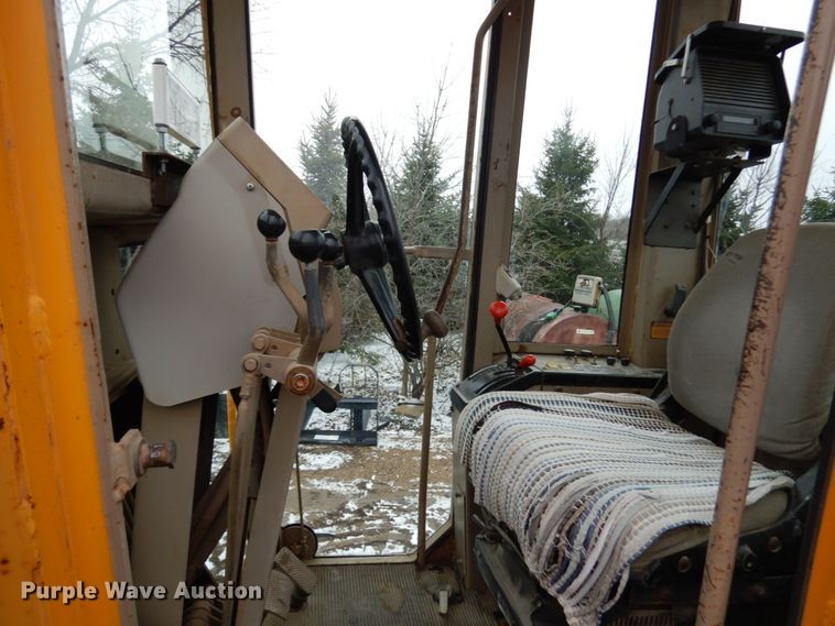 image for item HR9193 1990 John Deere 670B  motor grader