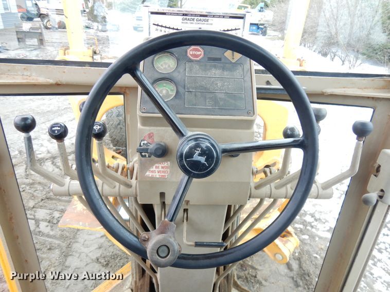 image for item HR9193 1990 John Deere 670B  motor grader