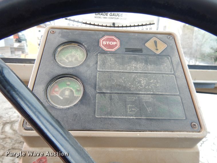 image for item HR9193 1990 John Deere 670B  motor grader