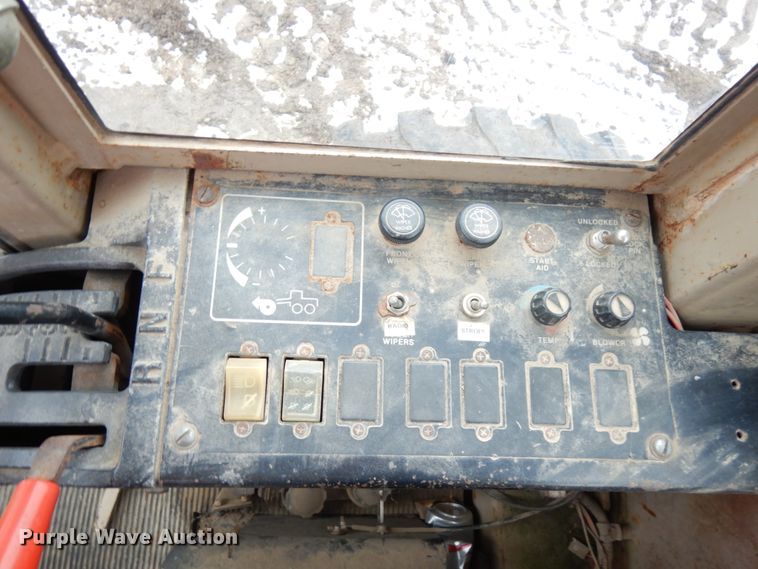 image for item HR9193 1990 John Deere 670B  motor grader