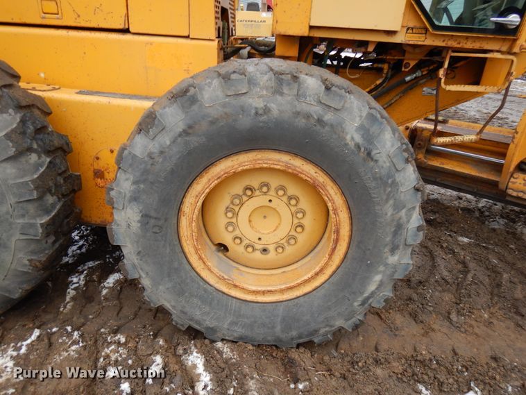 image for item HR9193 1990 John Deere 670B  motor grader