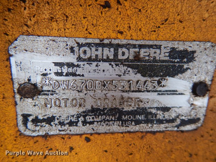 image for item HR9193 1990 John Deere 670B  motor grader