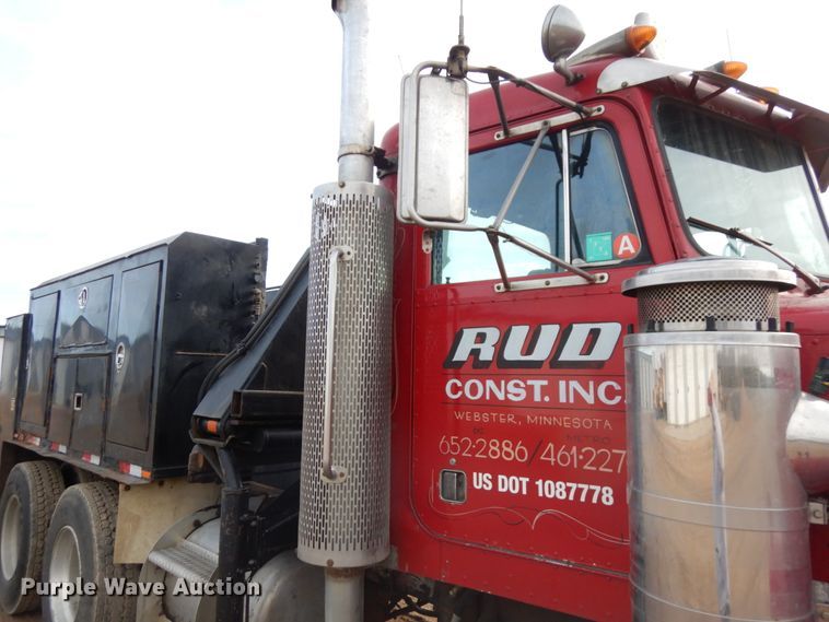 image for item HR9202 1978 Peterbilt 359  utility / service truck