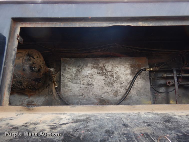 image for item HR9202 1978 Peterbilt 359  utility / service truck