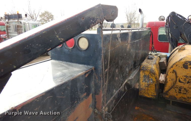 image for item HR9202 1978 Peterbilt 359  utility / service truck