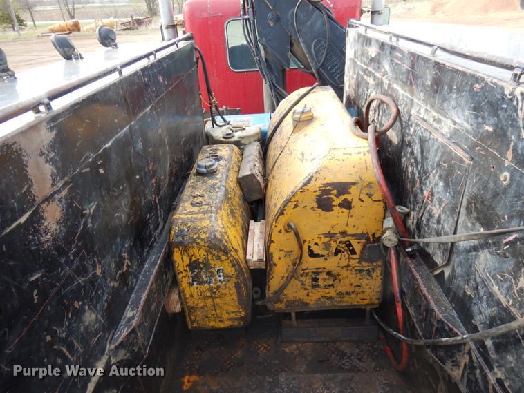 image for item HR9202 1978 Peterbilt 359  utility / service truck