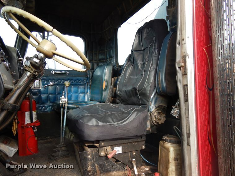 image for item HR9202 1978 Peterbilt 359  utility / service truck