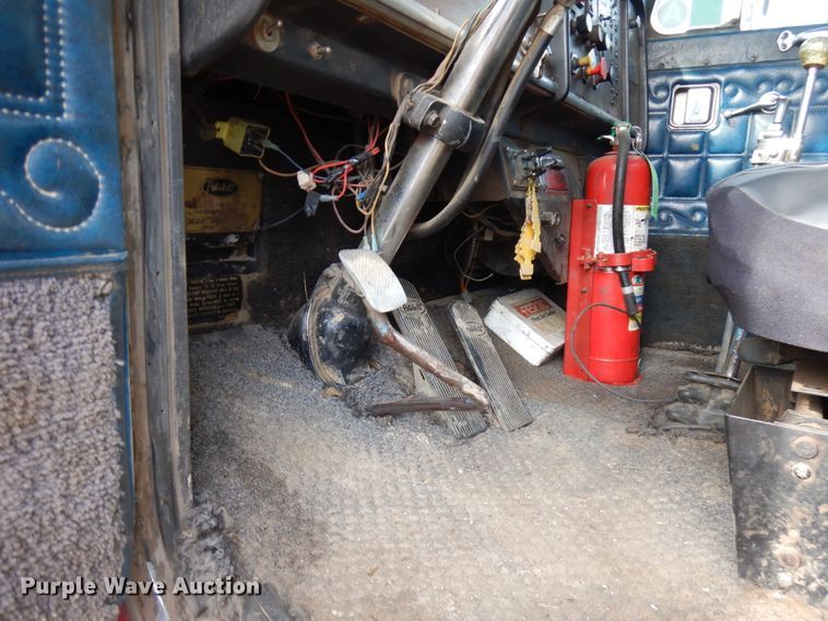 image for item HR9202 1978 Peterbilt 359  utility / service truck