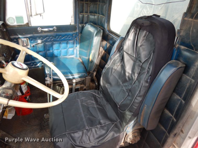 image for item HR9202 1978 Peterbilt 359  utility / service truck