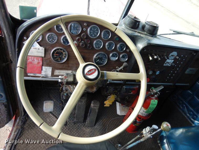 image for item HR9202 1978 Peterbilt 359  utility / service truck