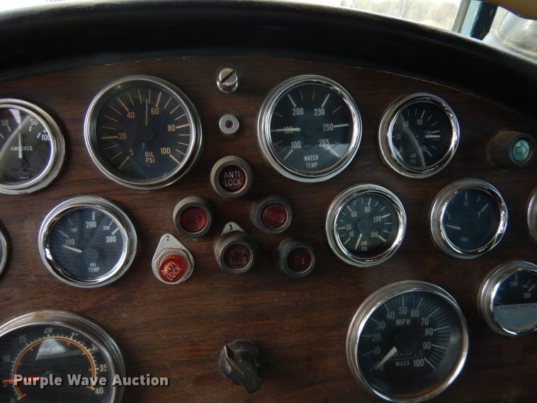 image for item HR9202 1978 Peterbilt 359  utility / service truck