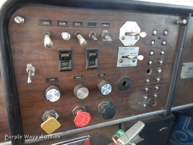 image for item HR9202 1978 Peterbilt 359  utility / service truck