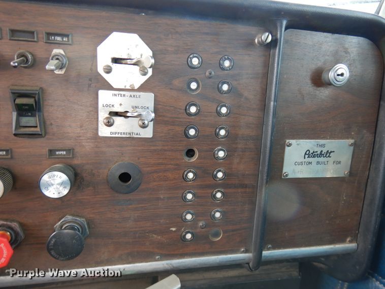 image for item HR9202 1978 Peterbilt 359  utility / service truck