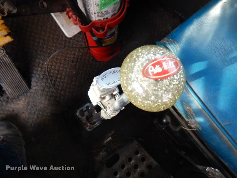 image for item HR9202 1978 Peterbilt 359  utility / service truck