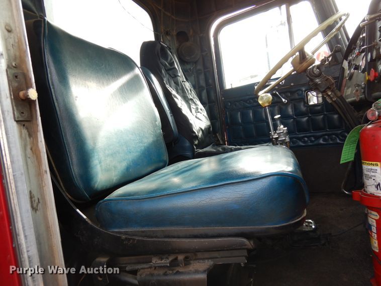 image for item HR9202 1978 Peterbilt 359  utility / service truck