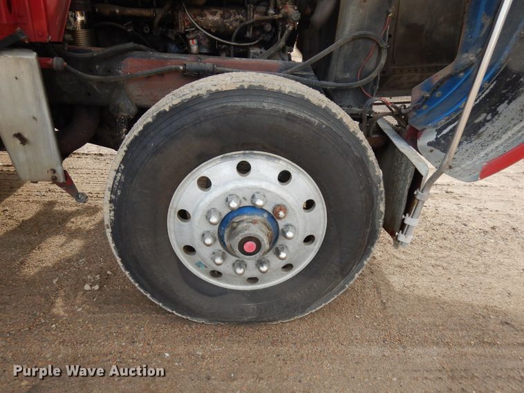 image for item HR9202 1978 Peterbilt 359  utility / service truck