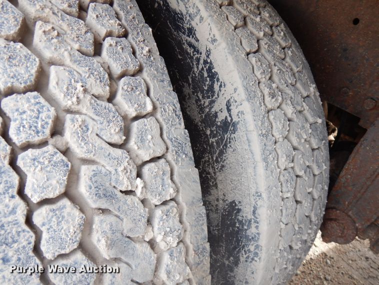 image for item HR9202 1978 Peterbilt 359  utility / service truck