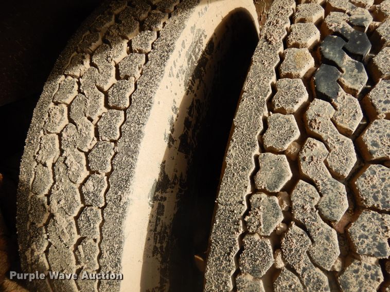 image for item HR9202 1978 Peterbilt 359  utility / service truck