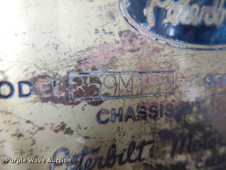 image for item HR9202 1978 Peterbilt 359  utility / service truck