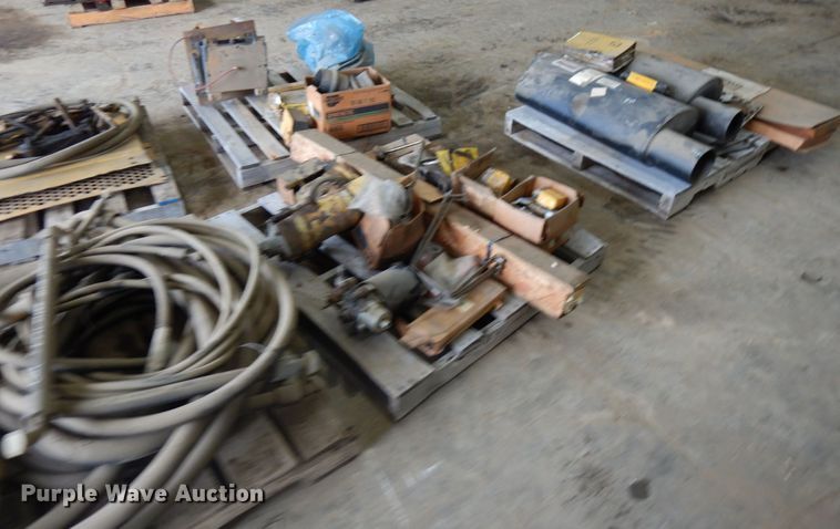 image for item HR9208 Caterpillar 631C scraper parts