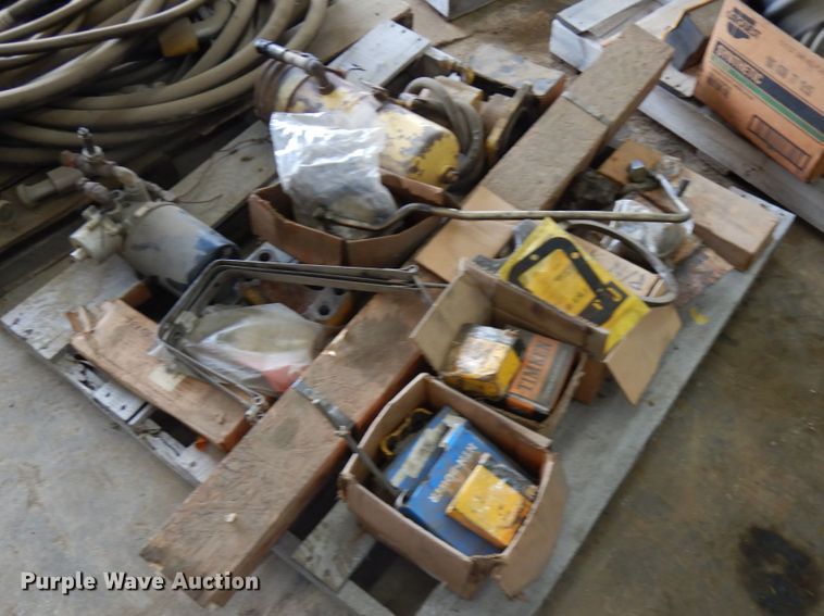 image for item HR9208 Caterpillar 631C scraper parts