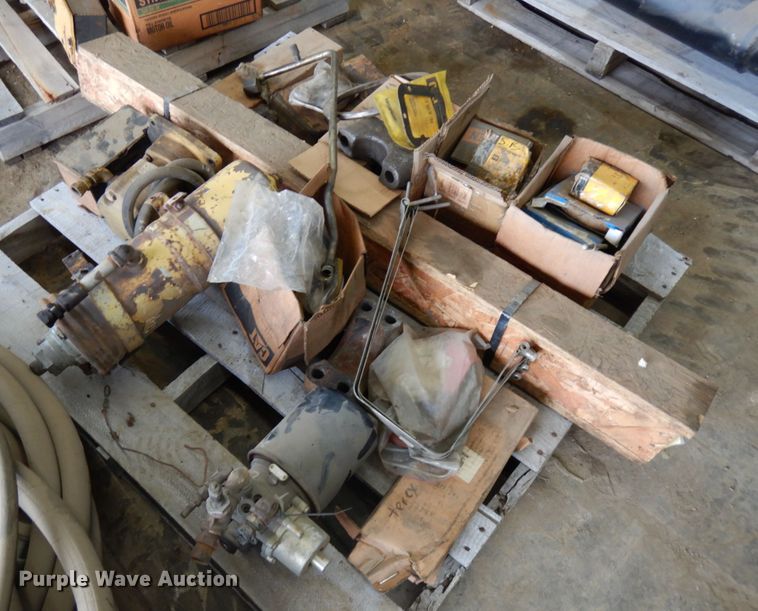 image for item HR9208 Caterpillar 631C scraper parts