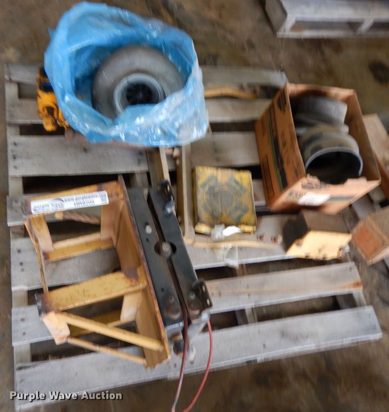 image for item HR9208 Caterpillar 631C scraper parts