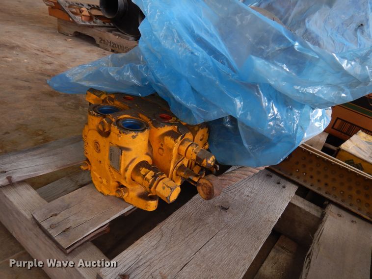 image for item HR9208 Caterpillar 631C scraper parts