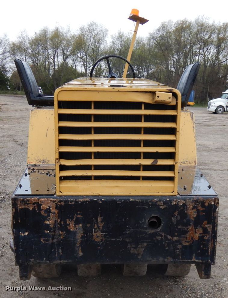 image for item HR9213 Hyster C530A  pneumatic roller