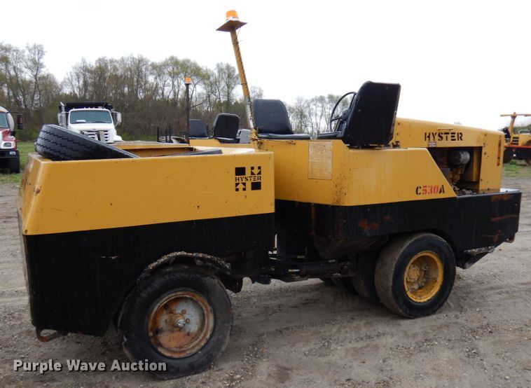 image for item HR9213 Hyster C530A  pneumatic roller